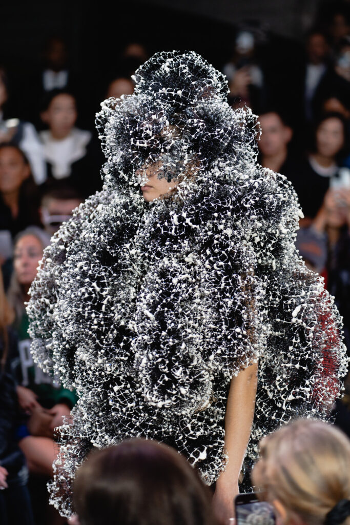 Noir Kei Ninomiya dress of paris fashion week women S/S 2023 show